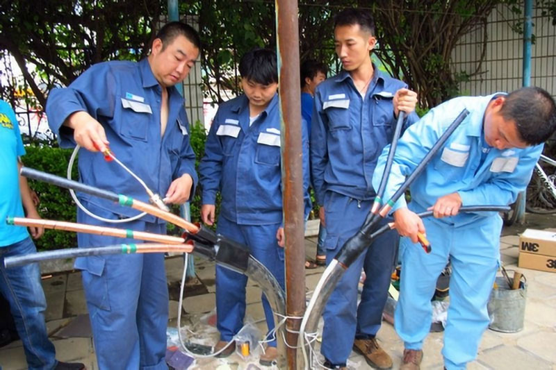 五指套热缩管现场操作